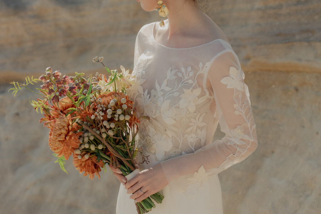 ✴︎ここあ　ブーケ　花冠　ブートニア結婚式　前撮り✴︎ Amazon｜「結婚式ブーケ ブートニアセット」40～43×30～33cm