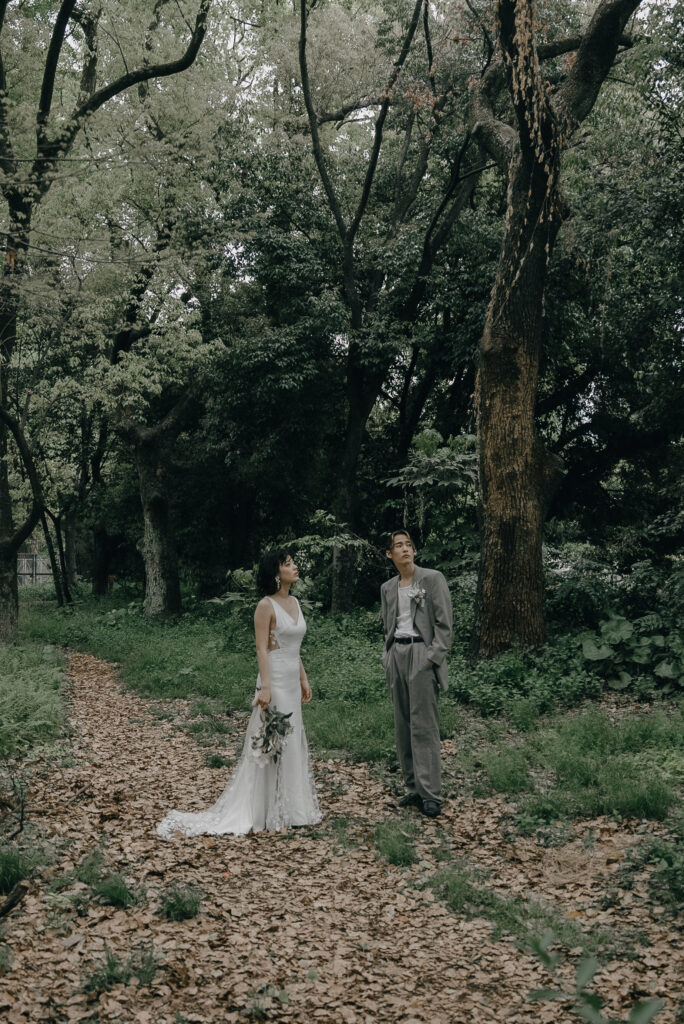 大阪府・靱公園で自然とストリートを欲張るロケーションフォト｜結婚式前撮りおすすめスポット