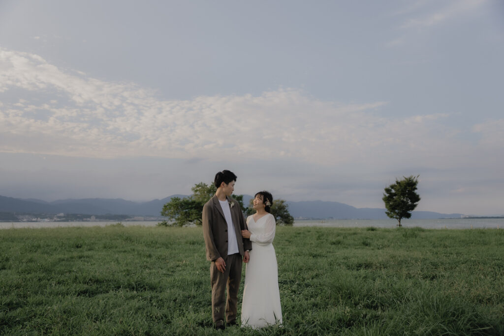 滋賀県・近江八幡で穏やかな自然をゆったりと楽しむロケーションフォト｜結婚式前撮りおすすめスポット