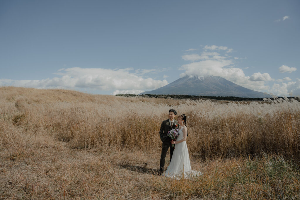 静岡県・朝霧高原でのロケーションフォト｜結婚式前撮りおすすめスポット